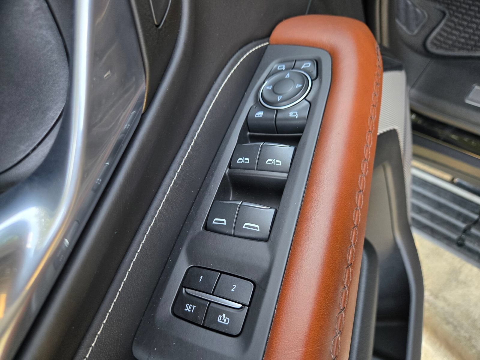 Used 2024 GMC Yukon Denali Ultimate AWD/4WD image 33