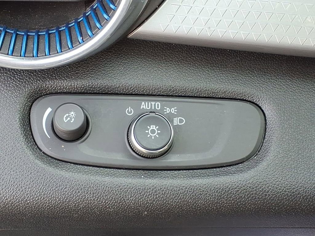 Used 2025 Chevrolet Trax LT image 14