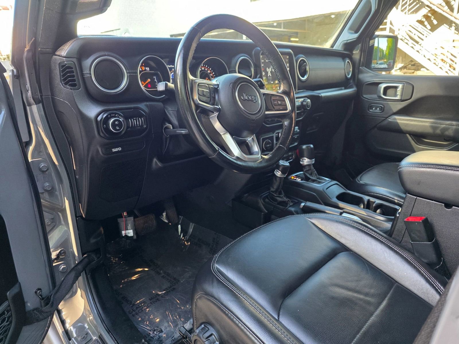 Used 2020 Jeep Gladiator Overland AWD/4WD image 12