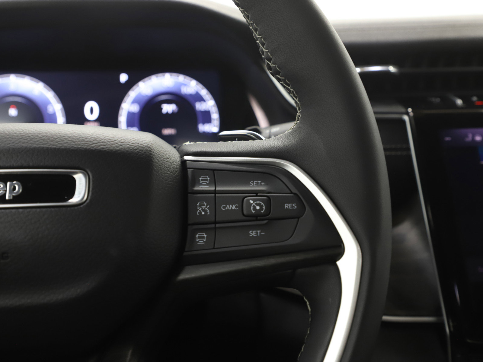 Used 2025 Jeep Grand Cherokee L Limited w/ Black Appearance Package image 28