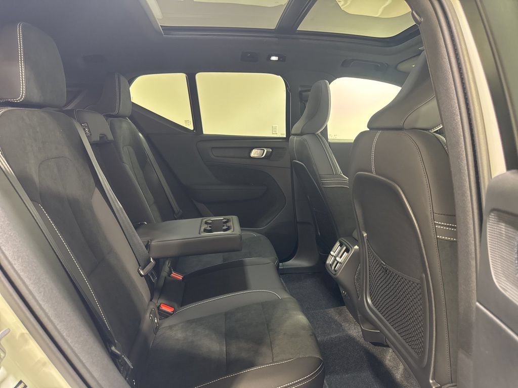 New 2026 Volvo XC40 B5 Ultra w/ Climate Package AWD/4WD image 25