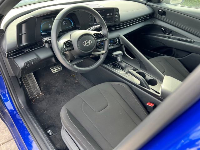 Certified 2025 Hyundai Elantra Sport image 13