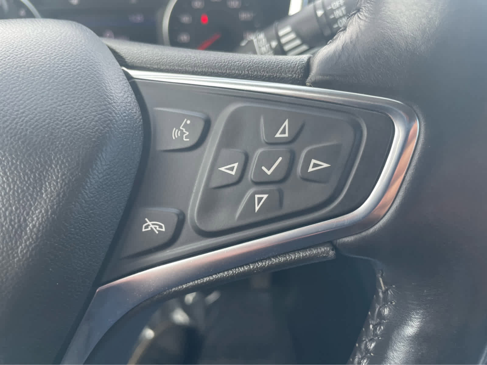 Used 2021 Chevrolet Equinox Premier w/ Premier True North Edition image 19