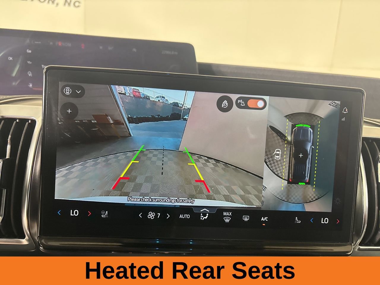 Used 2025 Ford Expedition Platinum image 16