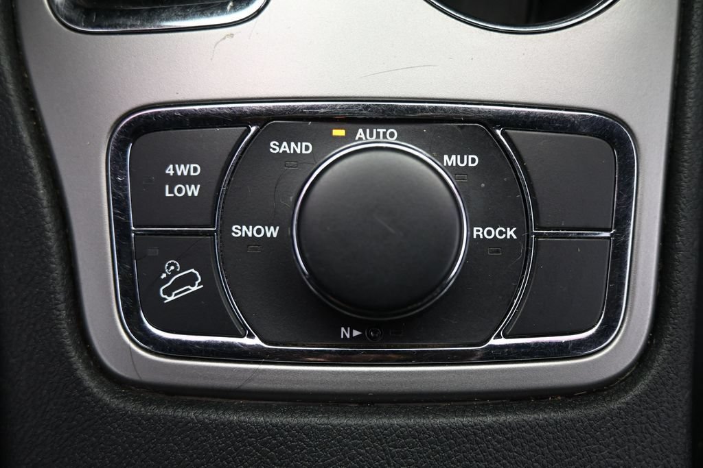 Used 2020 Jeep Grand Cherokee Laredo w/ Quick Order Package 2BN North AWD/4WD image 24