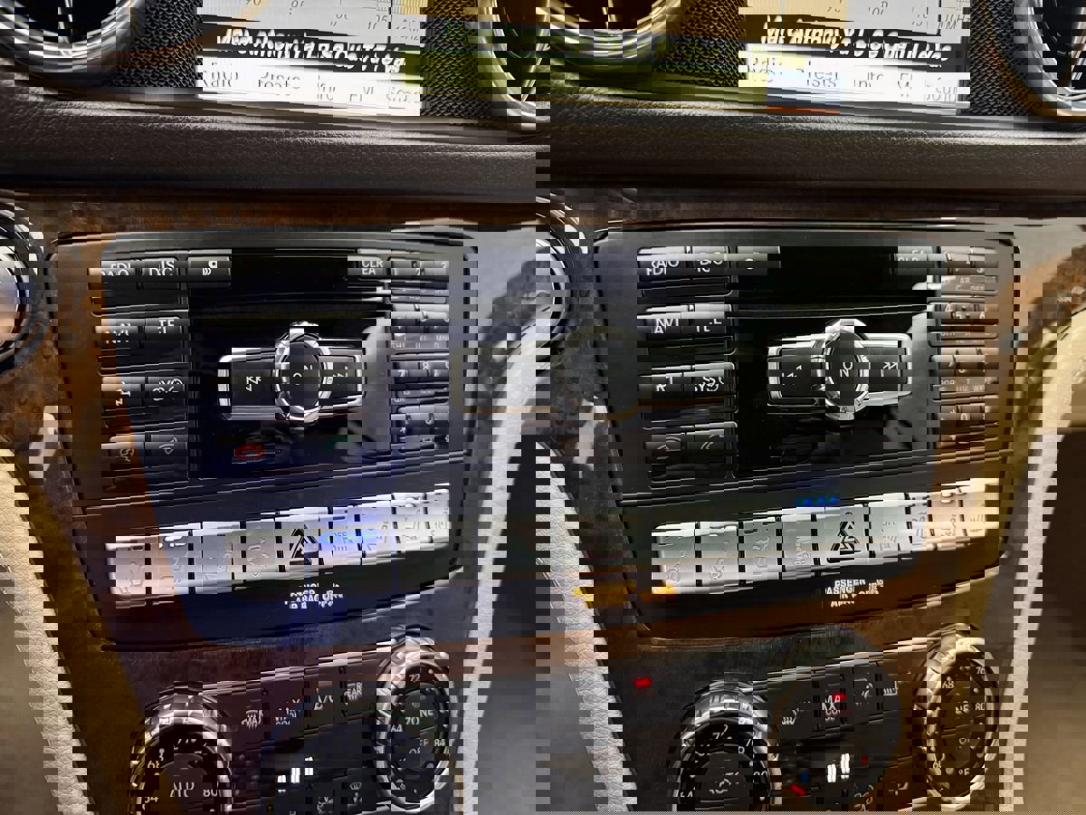 Used 2013 Mercedes-Benz SL 550 image 34