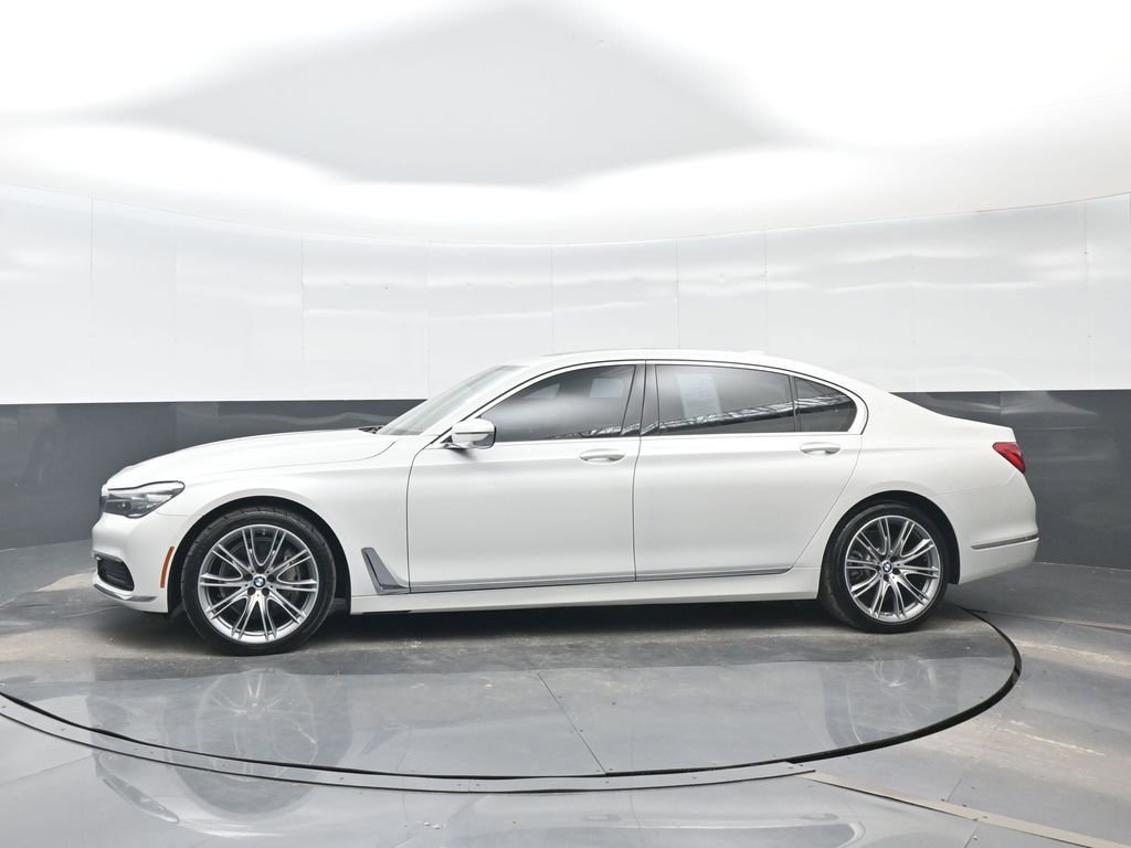 Used 2019 BMW 740i w/ Executive Package RWD image 3