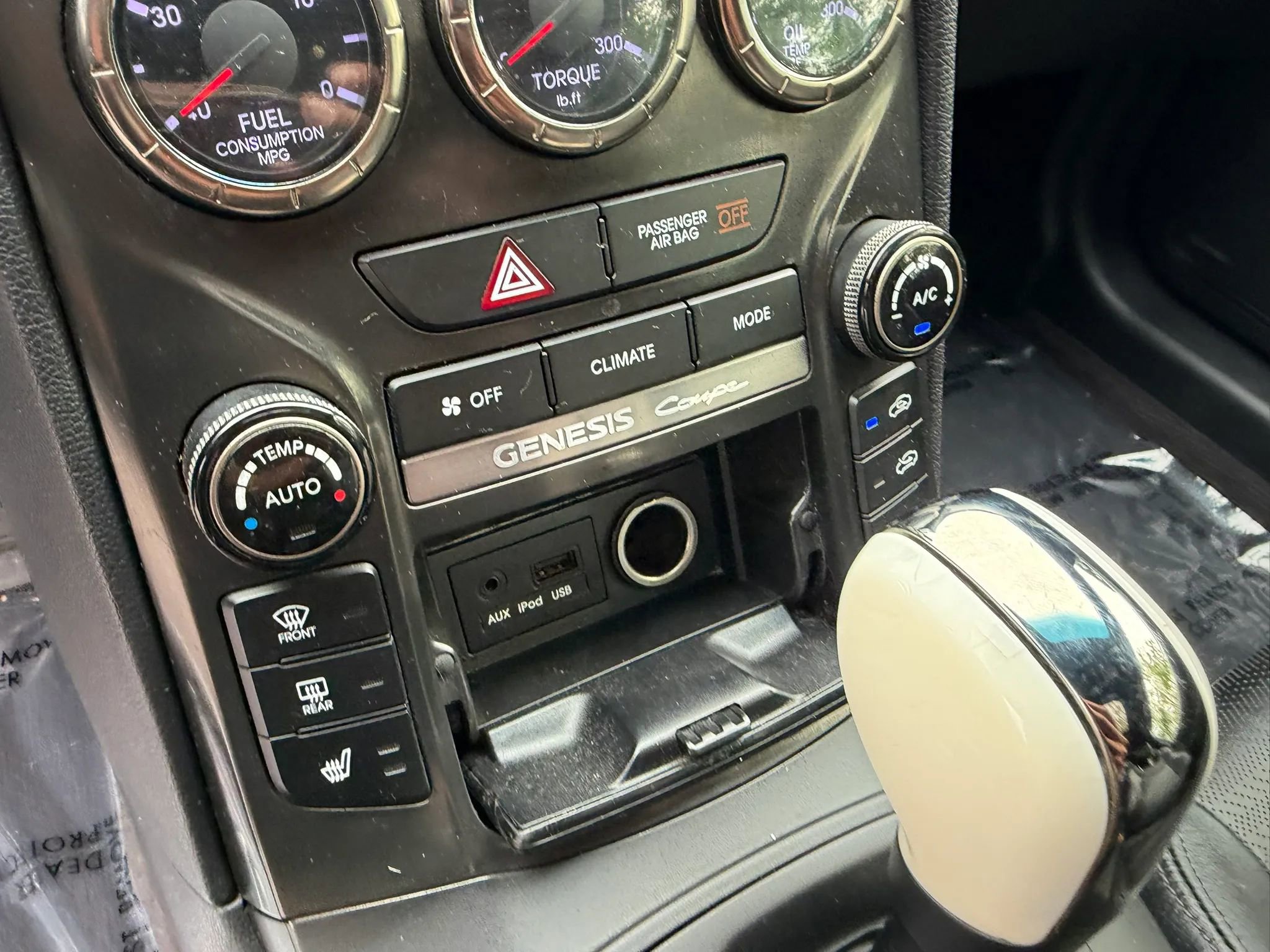 Used 2013 Hyundai Genesis 3.8 RWD image 29