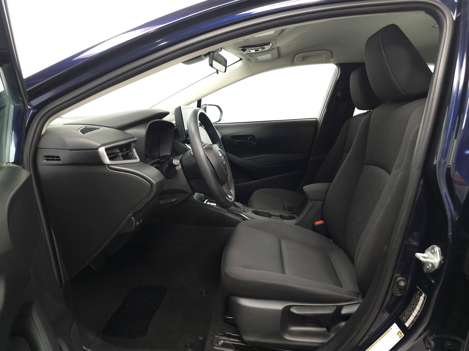 Used 2023 Toyota Corolla LE FWD image 4