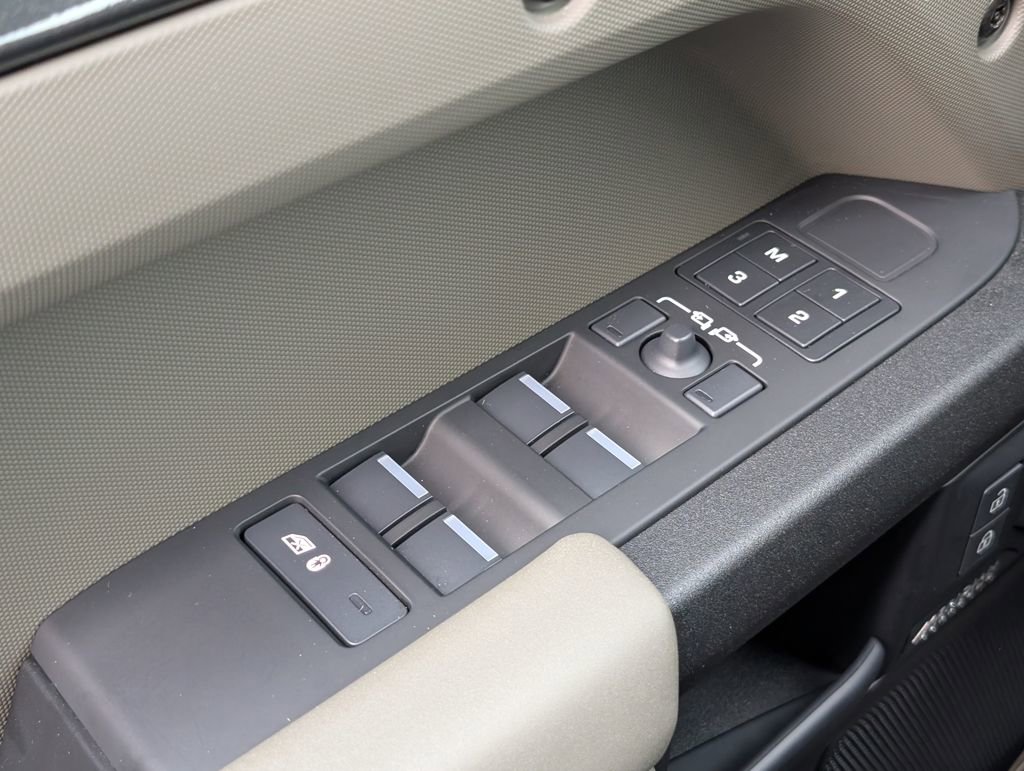 Certified 2025 Land Rover Defender 110 image 27