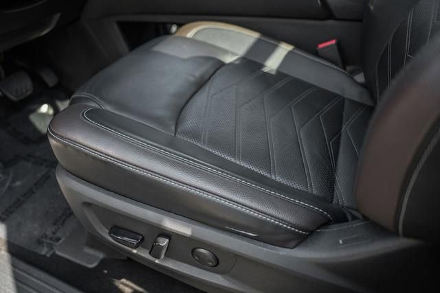 Used 2024 Nissan Pathfinder Platinum w/ Black Appearance Package image 36