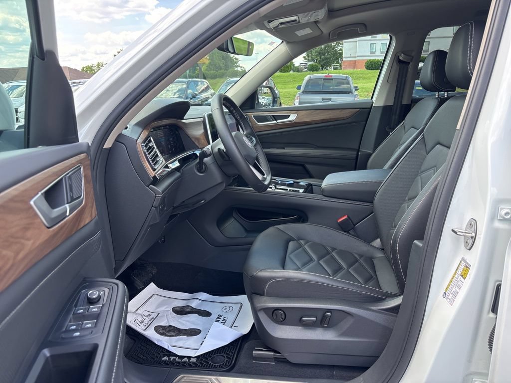 Certified 2026 Volkswagen Atlas SE w/ Panoramic Sunroof Package FWD image 15