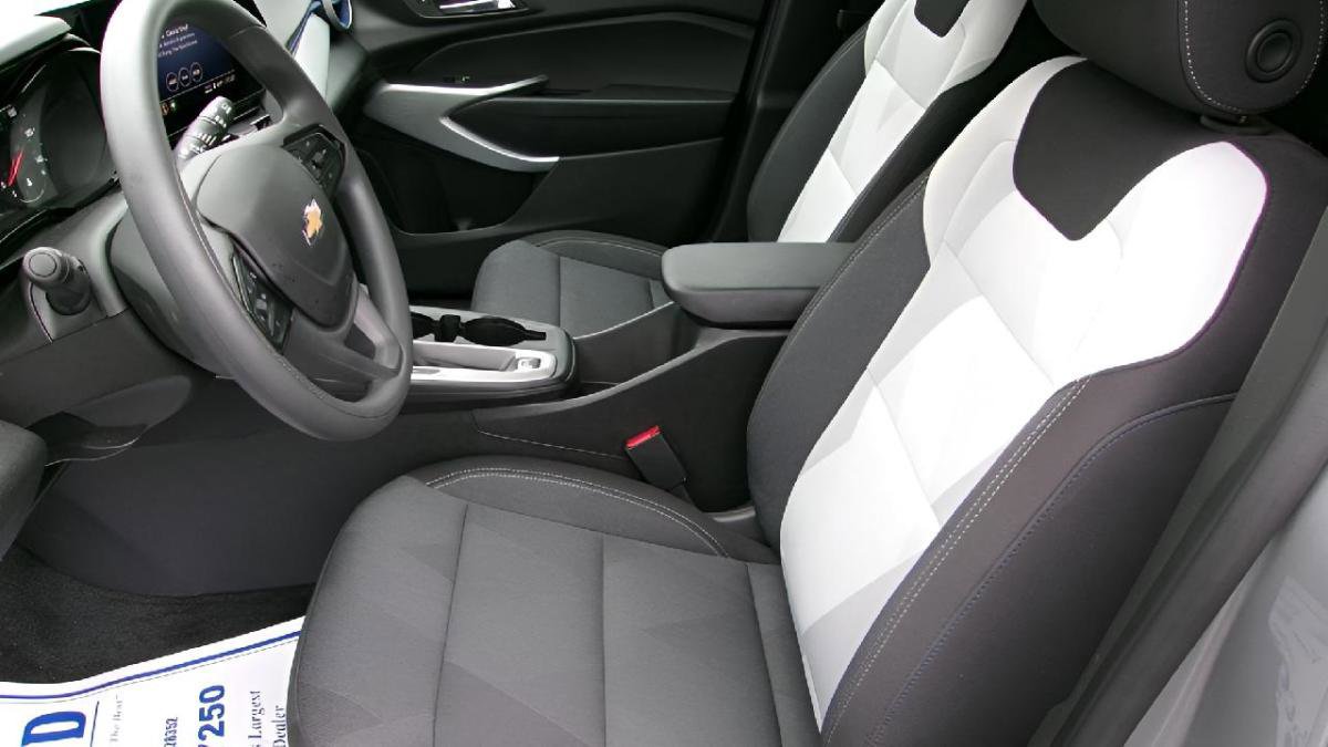 Used 2026 Chevrolet Trax LS w/ Driver Confidence Package image 13