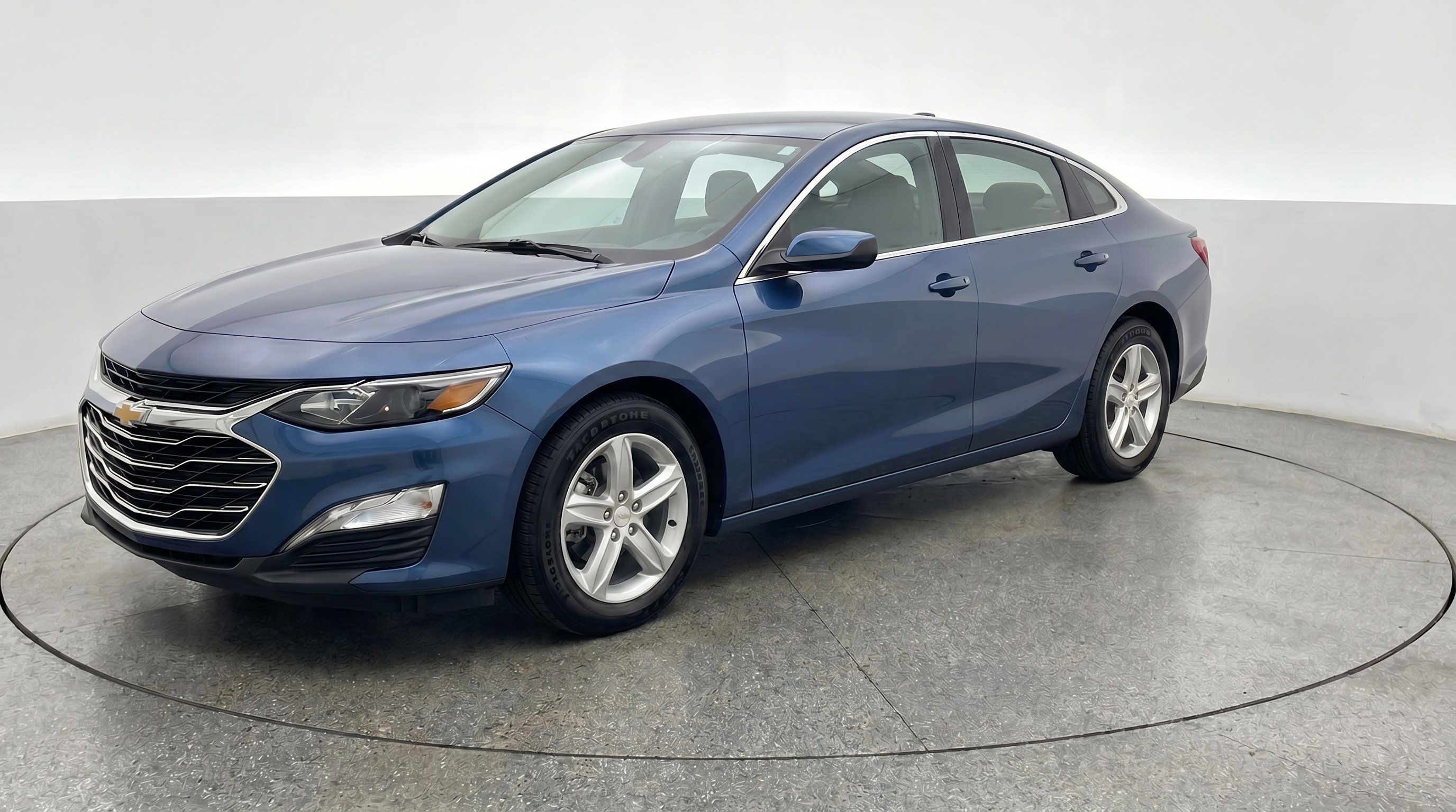 Used 2024 Chevrolet Malibu LT FWD image 3