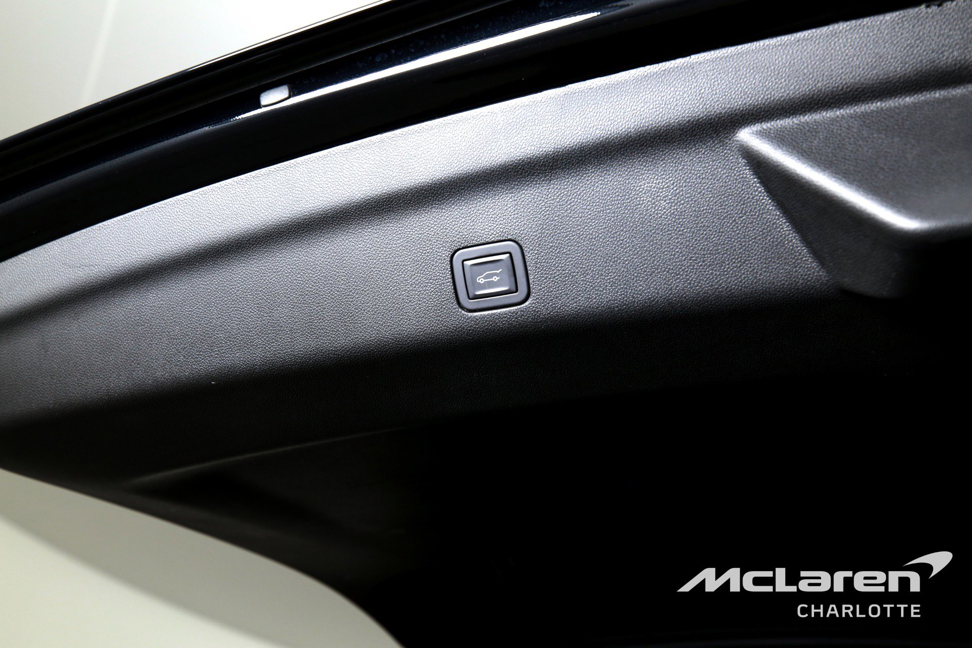 Used 2025 Cadillac Escalade ESV V image 25