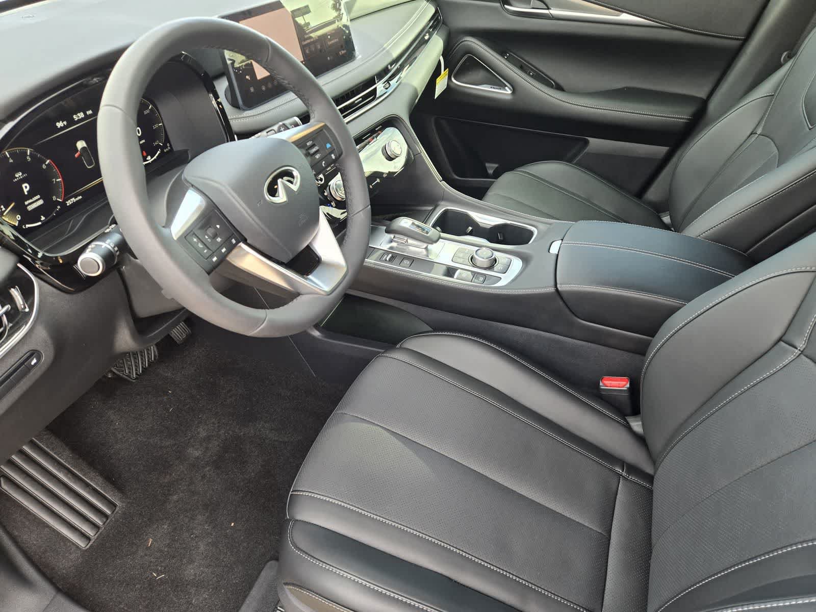 Certified 2026 INFINITI QX60 Luxe w/ Cargo Package FWD image 2