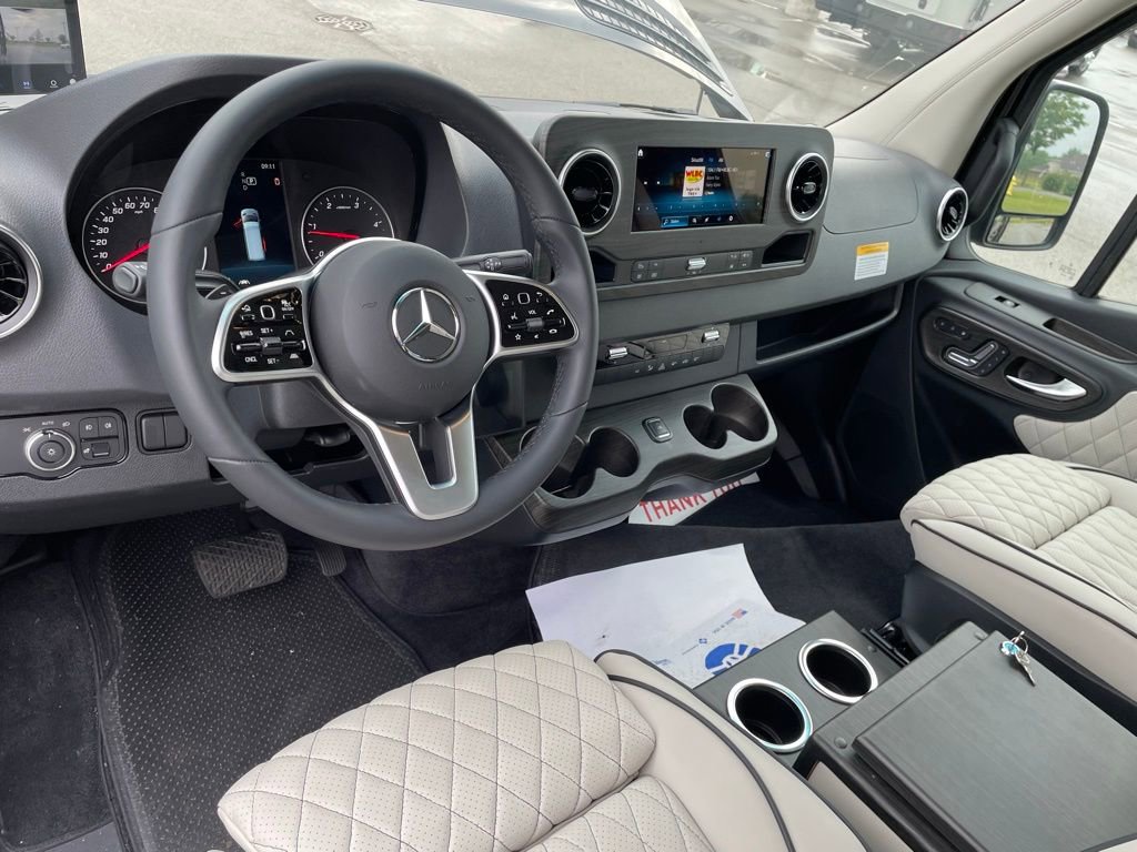 Used 2024 Mercedes-Benz Sprinter 3500 image 30