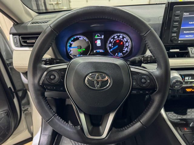 Used 2021 Toyota RAV4 XLE Premium image 17