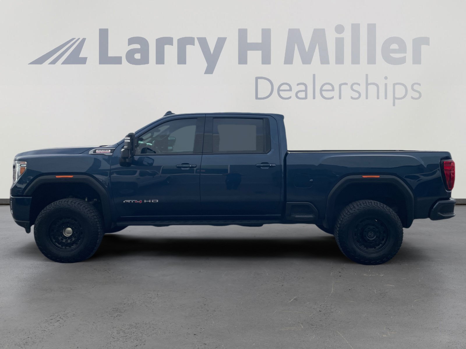 Used 2022 GMC Sierra 2500 AT4 w/ AT4 Premium Plus Package AWD/4WD image 2