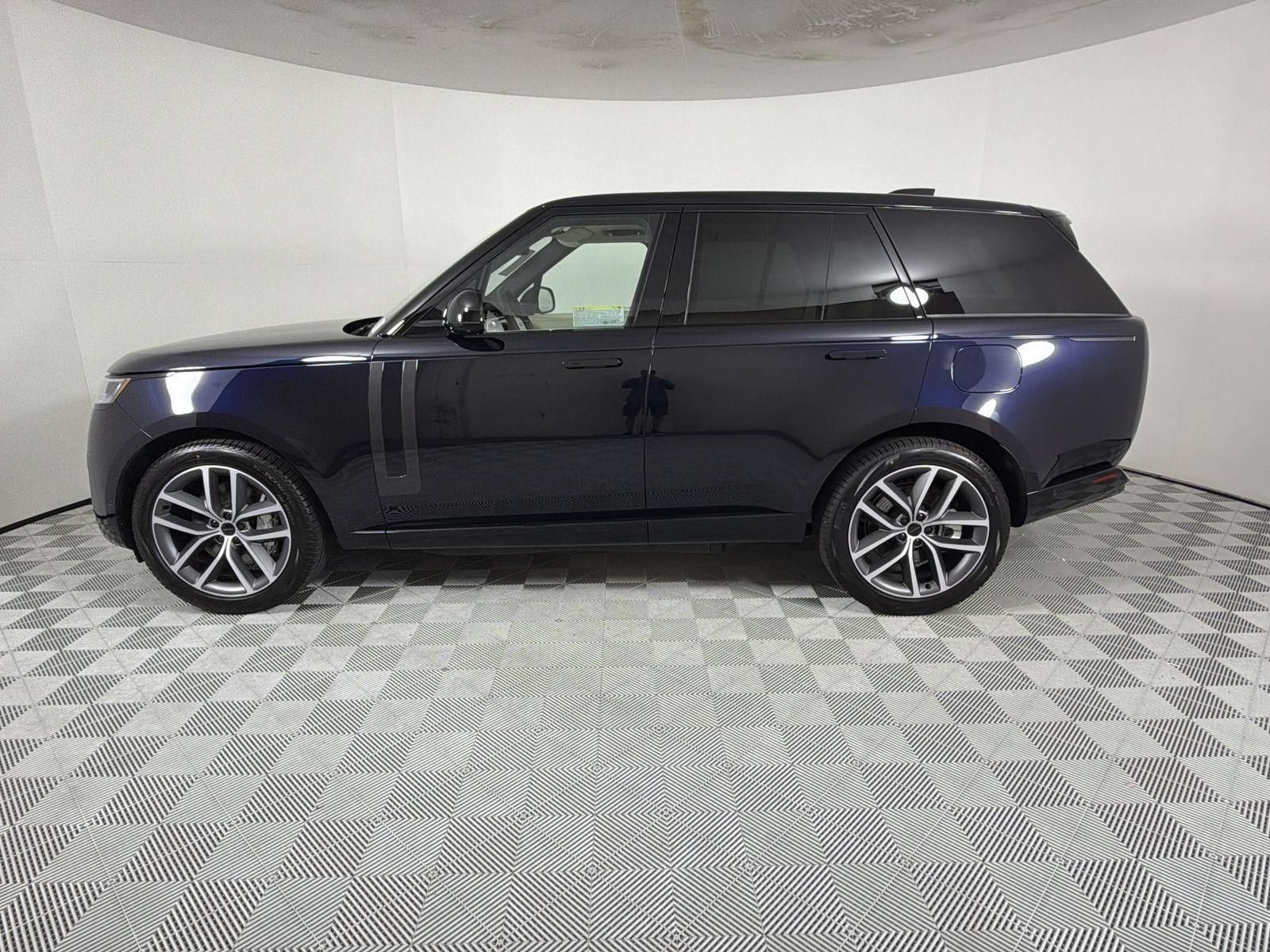 New 2026 Land Rover Range Rover SE AWD/4WD image 2