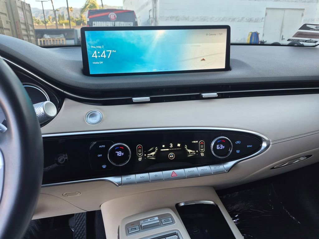 Used 2023 Genesis GV70 2.5T AWD/4WD image 18