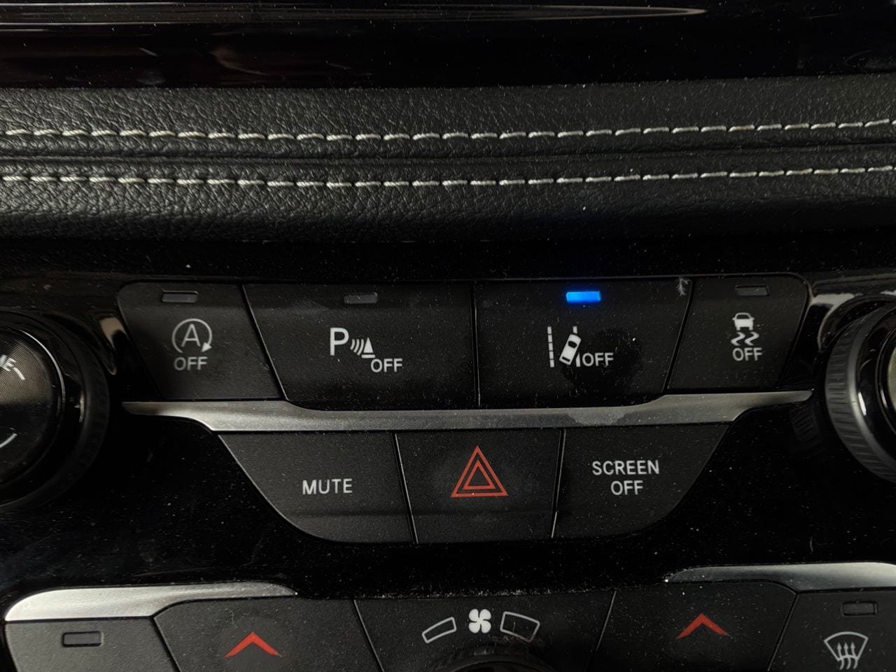 Used 2025 Chrysler Pacifica Limited FWD image 40