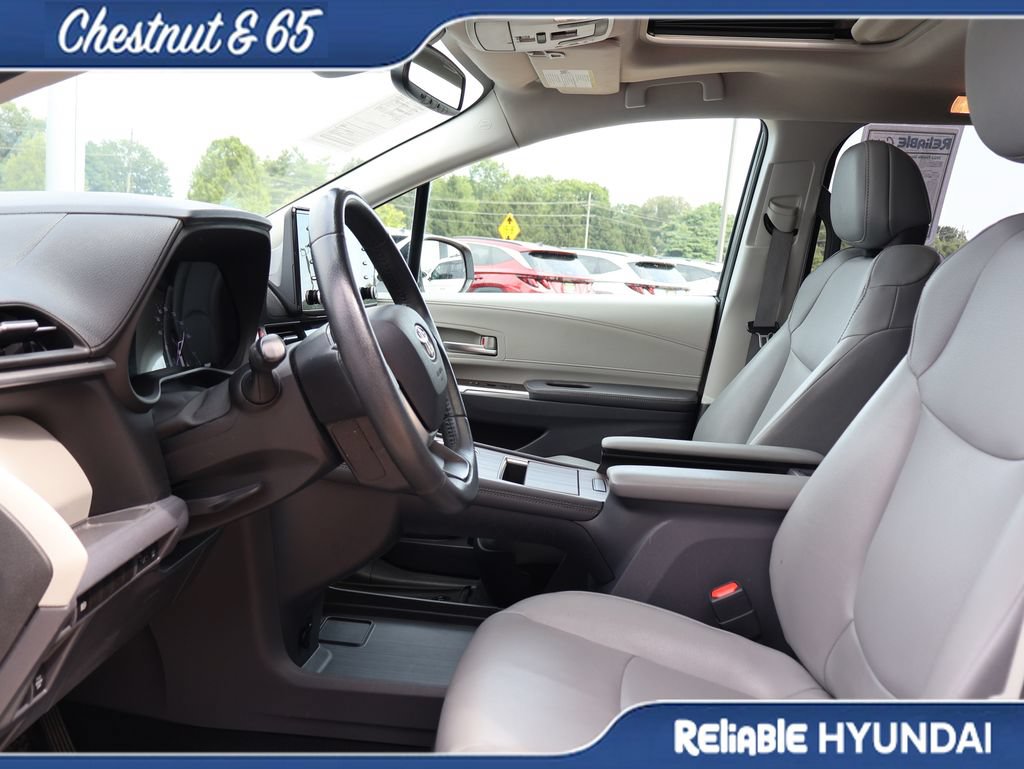 Used 2022 Toyota Sienna XLE w/ XLE Plus Package FWD image 23