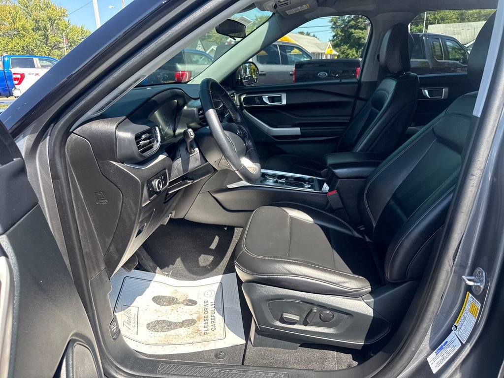 Used 2024 Ford Explorer XLT w/ Equipment Group 202A AWD/4WD image 27