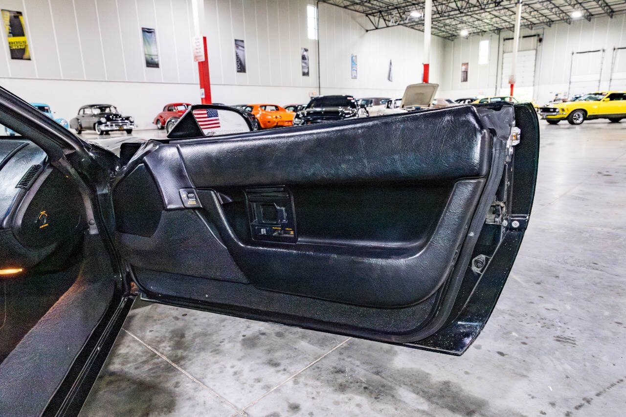 Used 1990 Chevrolet Corvette Coupe RWD image 38
