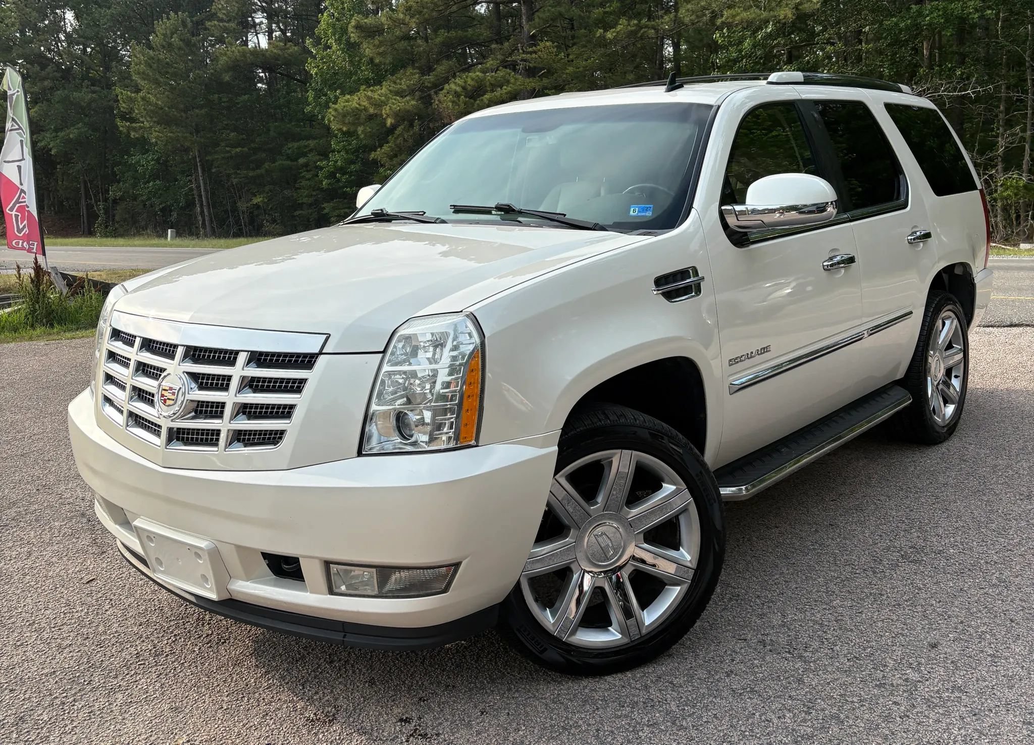 Used 2011 Cadillac Escalade Premium AWD/4WD image 2