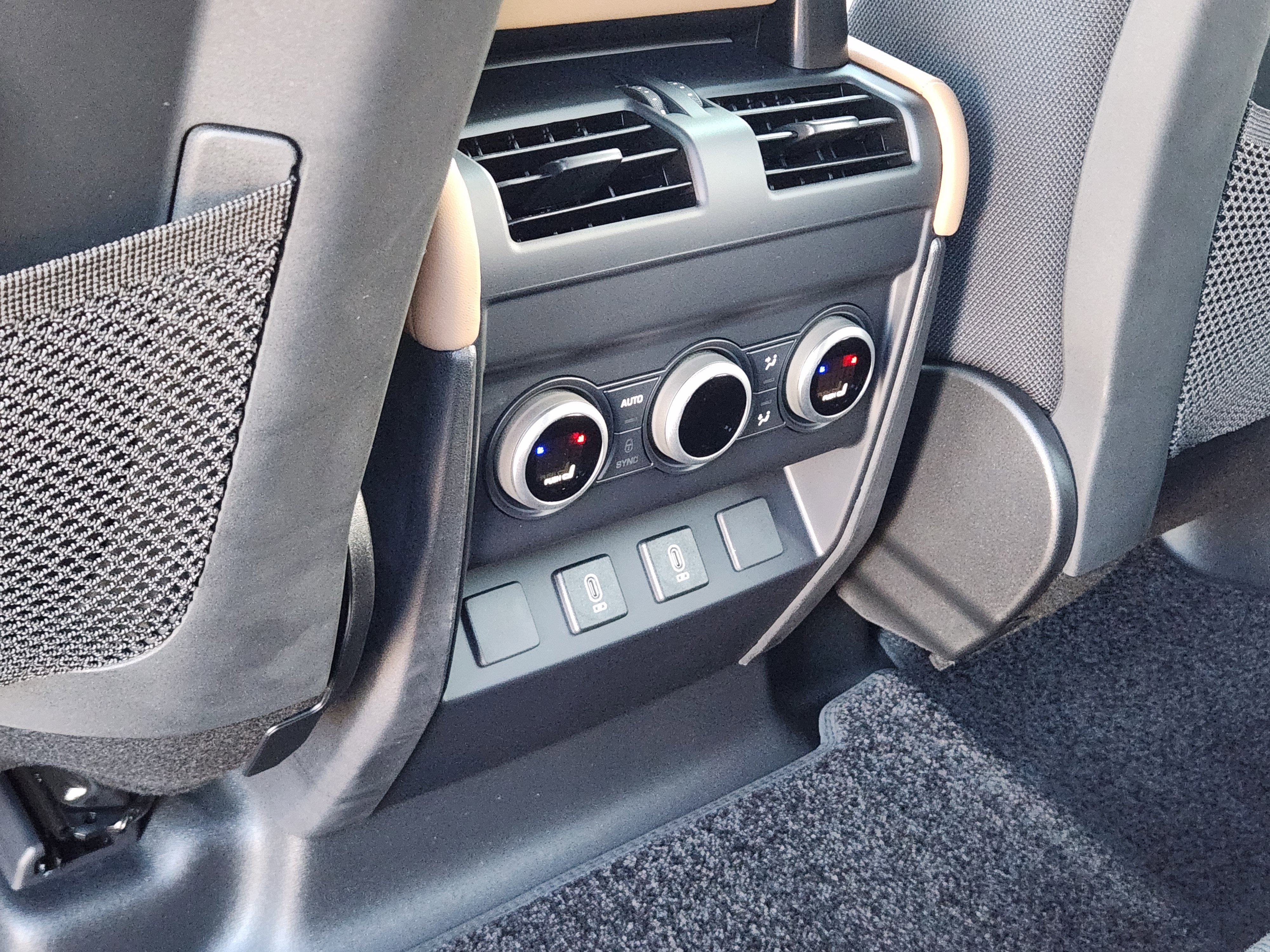 New 2026 Land Rover Defender 110 V8 image 29