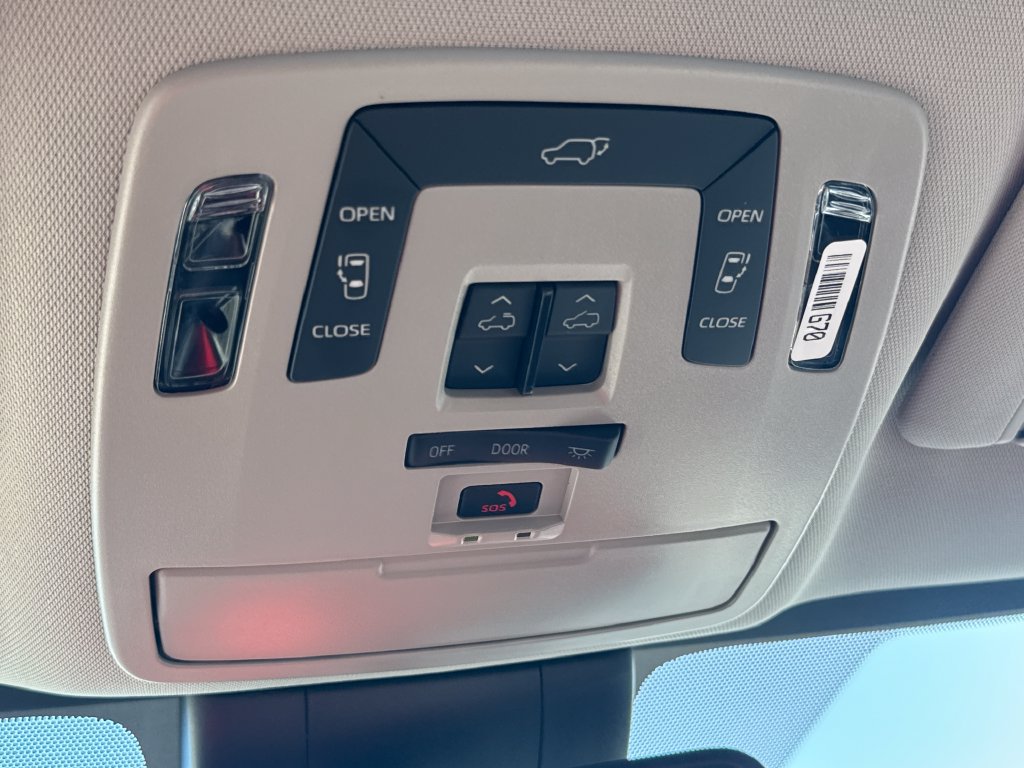 Used 2026 Toyota Sienna XLE AWD/4WD image 28