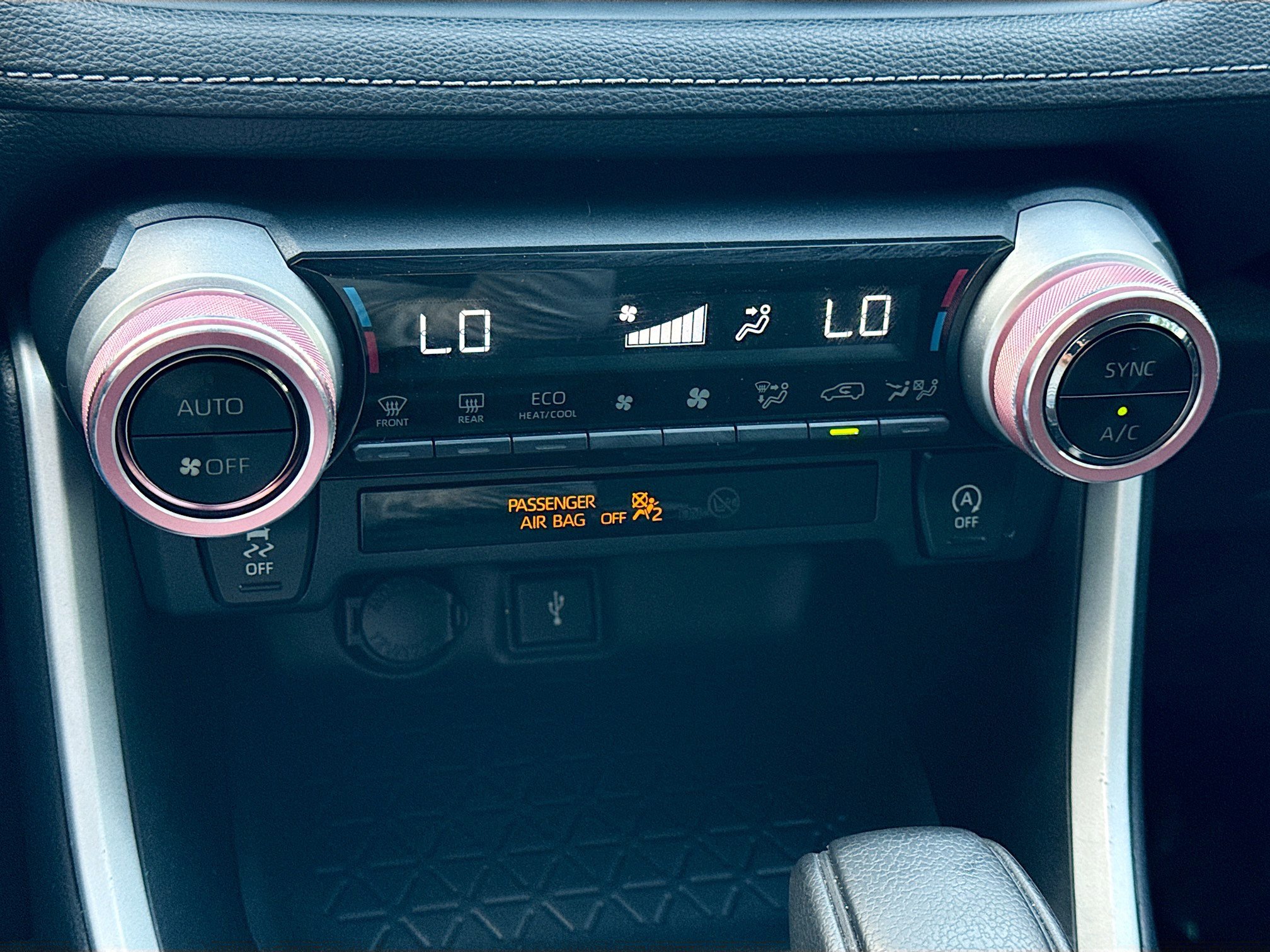 Used 2021 Toyota RAV4 XLE image 32