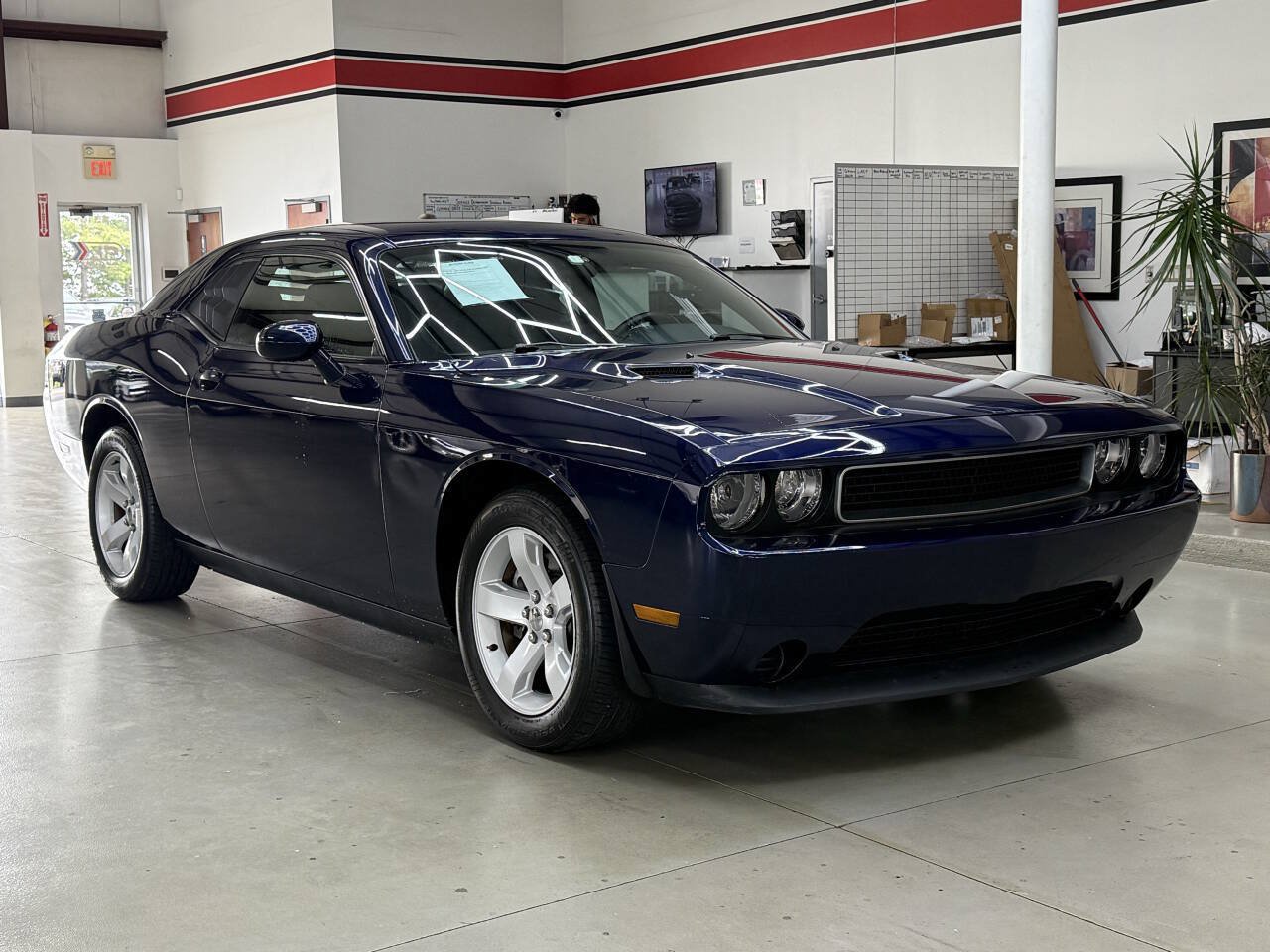 Used 2014 Dodge Challenger SXT RWD image 2