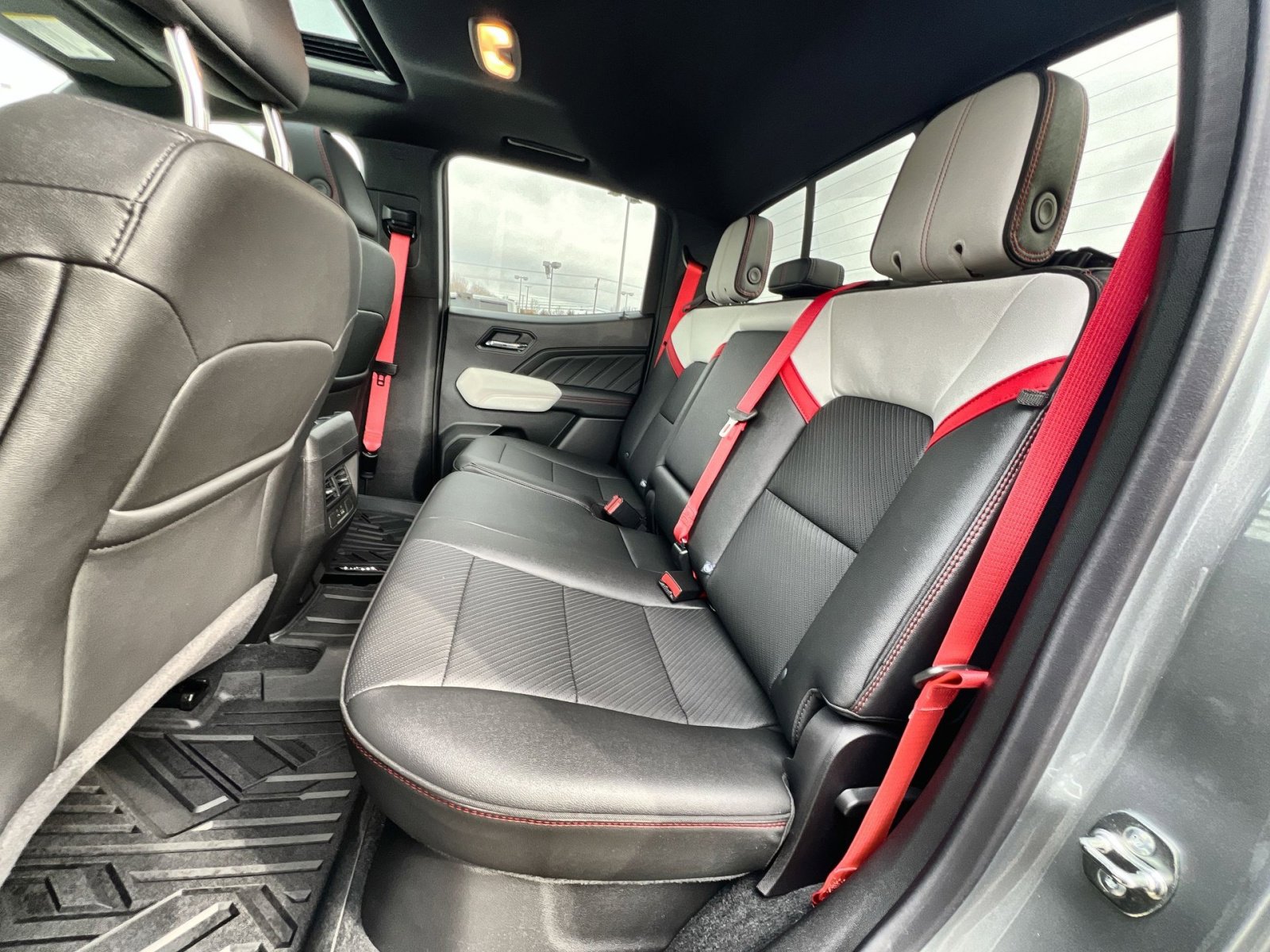 Used 2025 GMC Canyon AT4 w/ AT4X Package image 24