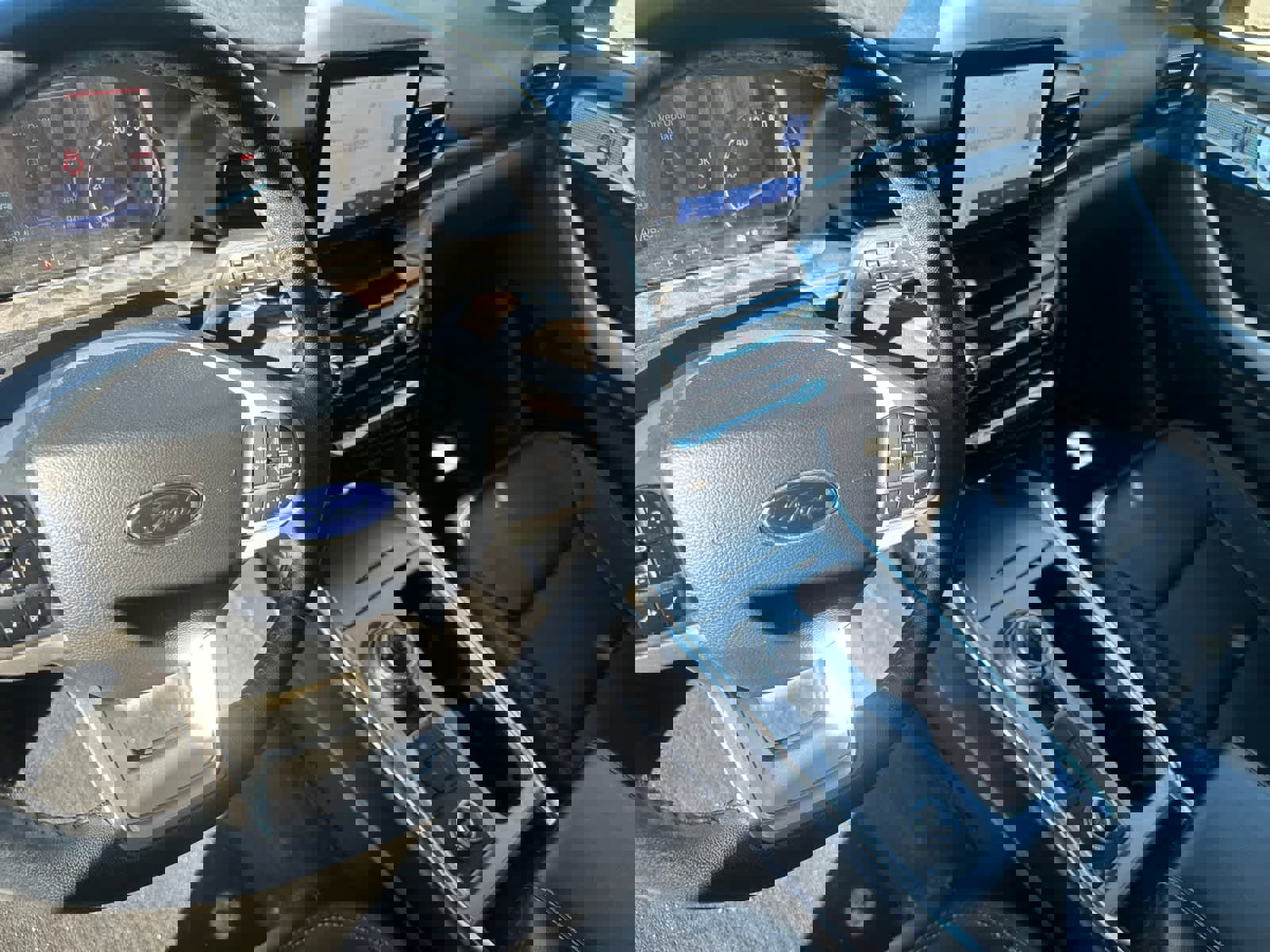 Certified 2022 Ford Explorer Limited w/ Class IV Trailer Tow Package image 11