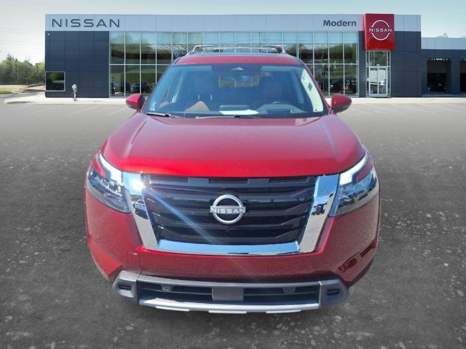 Used 2025 Nissan Pathfinder Platinum w/ Cargo Package FWD image 2