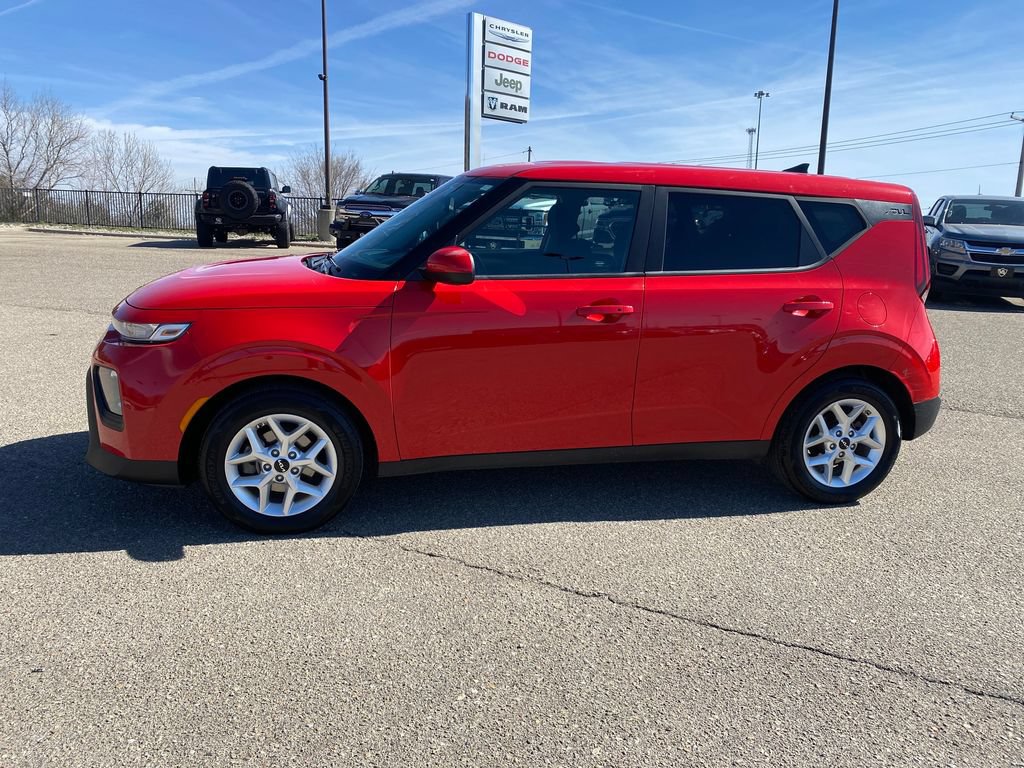 Used 2022 Kia Soul S FWD image 3