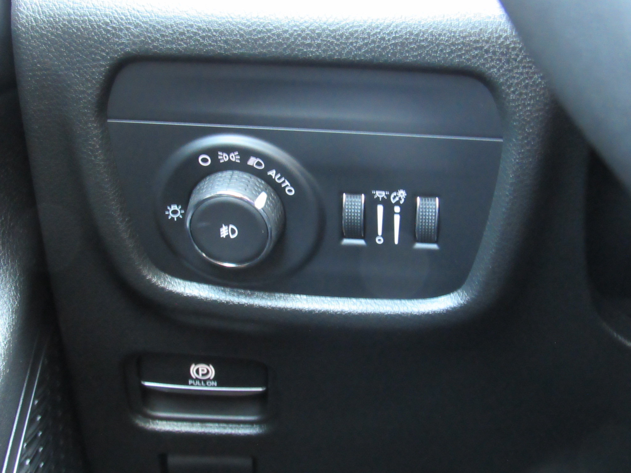 Used 2025 Jeep Grand Cherokee Limited AWD/4WD image 16