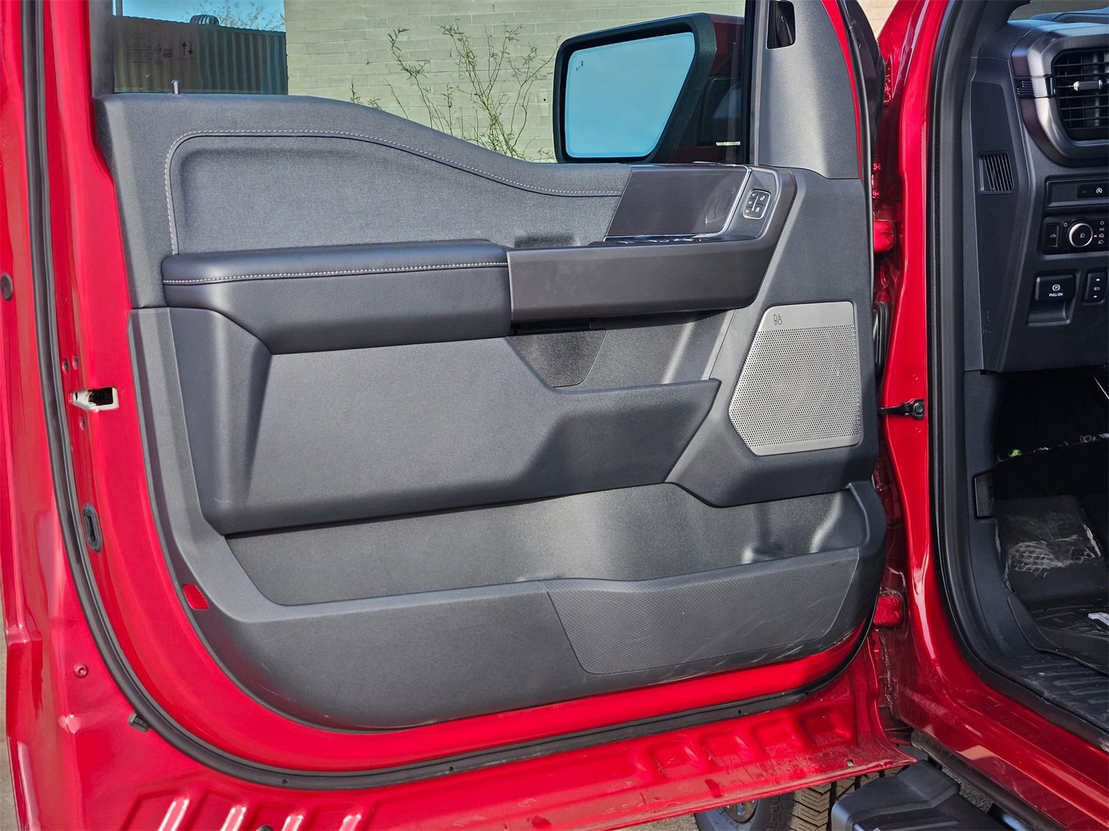 New 2025 Ford F150 Lariat w/ Equipment Group 501A Mid image 12