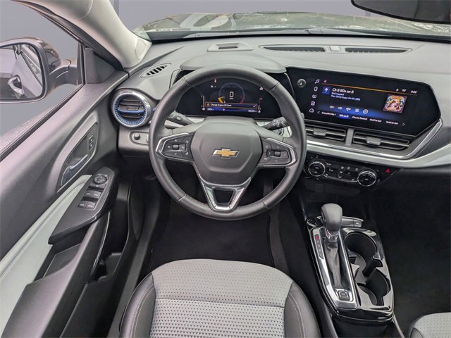 Used 2025 Chevrolet Trax LT w/ LT Convenience Package image 16