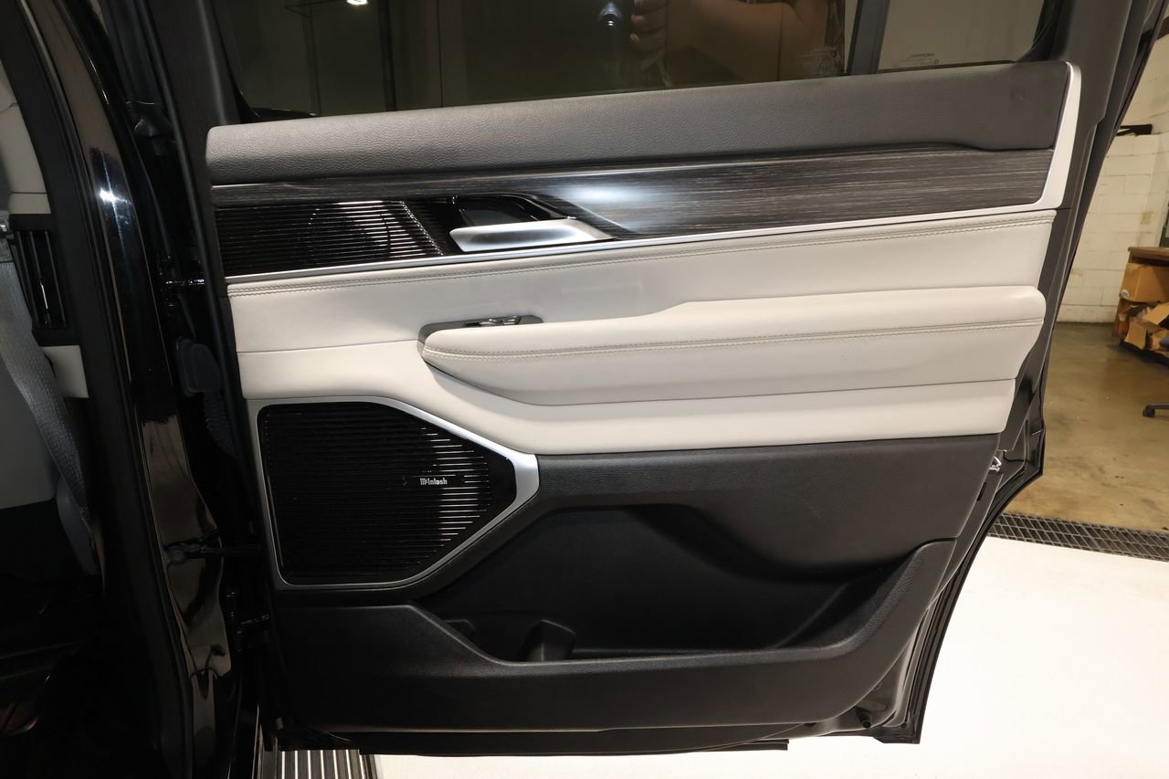 Used 2023 Jeep Wagoneer Series III w/ Premium Group I image 20