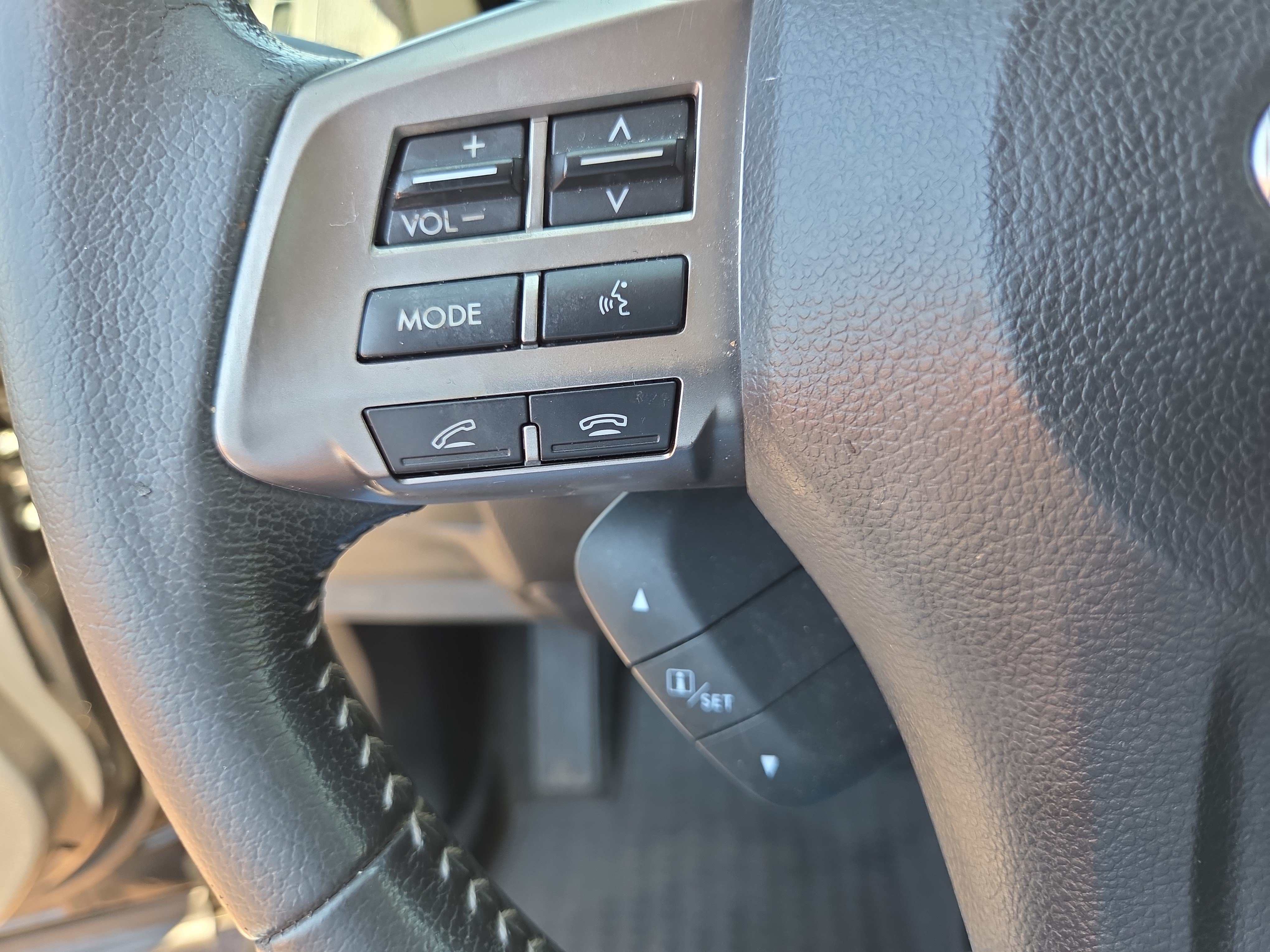 Used 2015 Subaru Forester 2.5i Touring AWD/4WD image 29