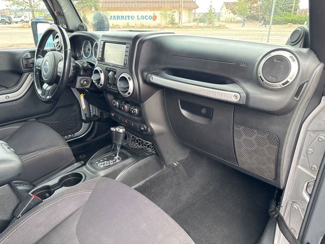 Used 2014 Jeep Wrangler Unlimited Sahara w/ Connectivity Group AWD/4WD image 20