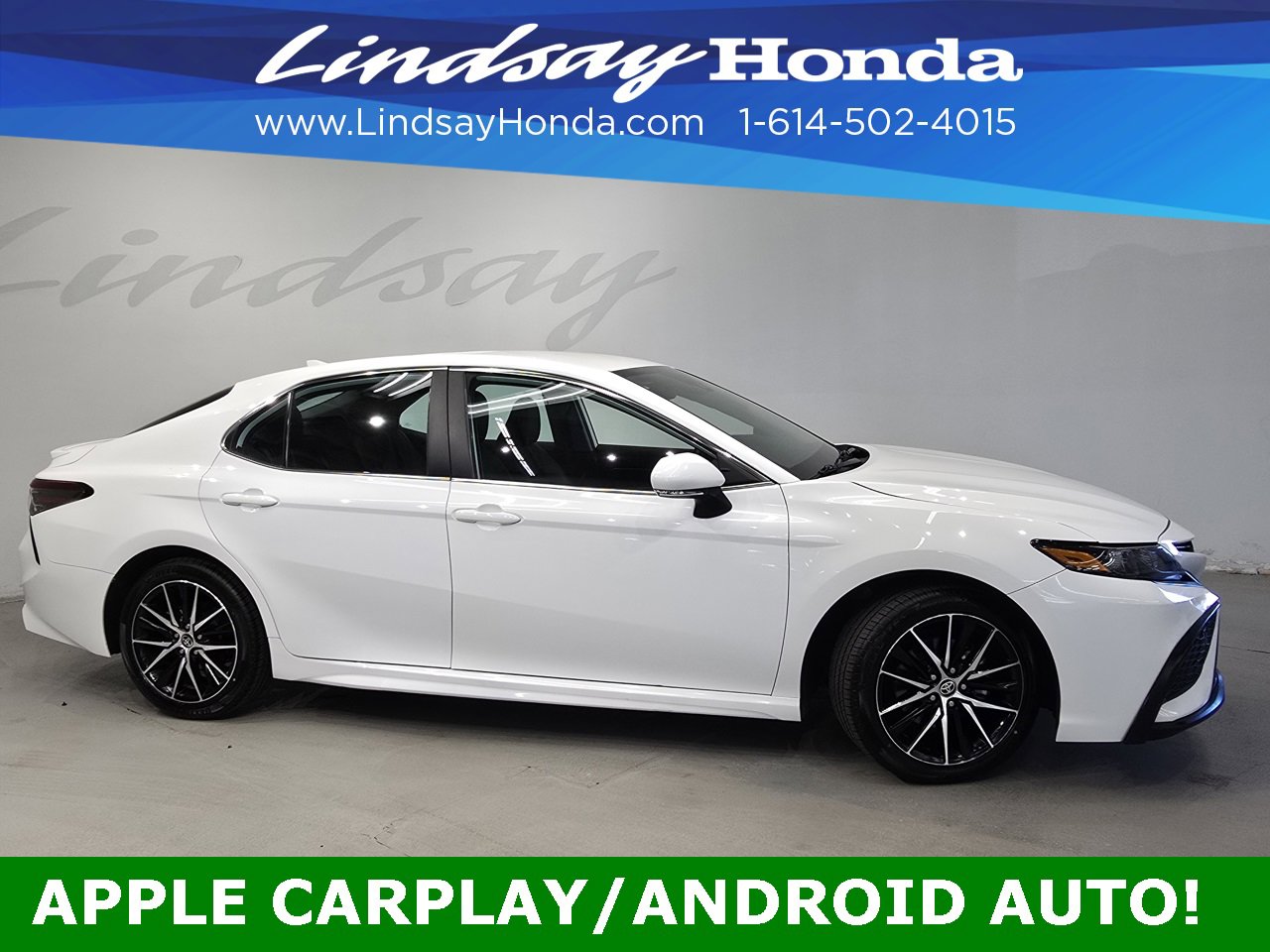 Used 2024 Toyota Camry SE image 3