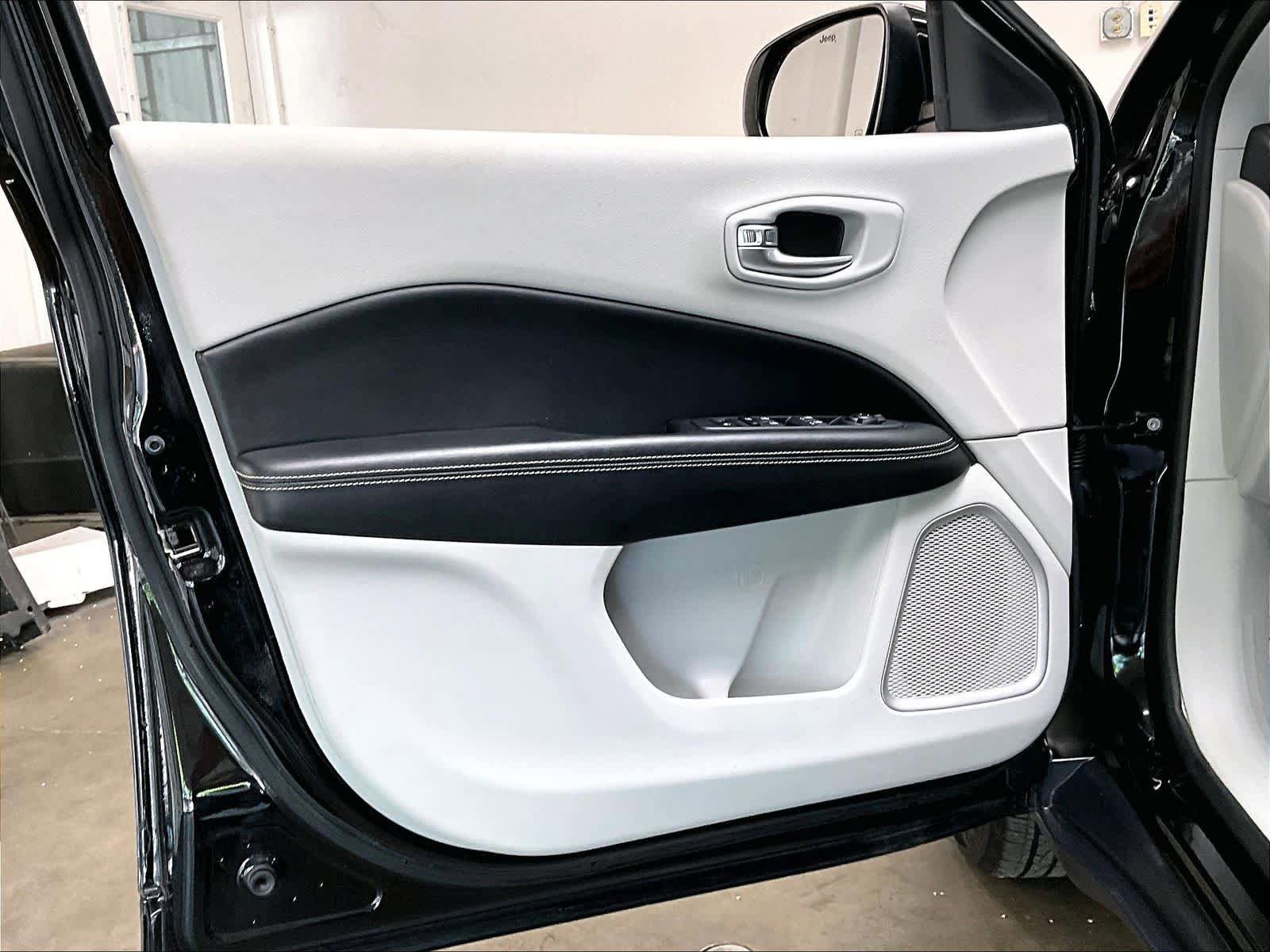 Used 2019 Jeep Compass Latitude w/ Popular Equipment Group image 25
