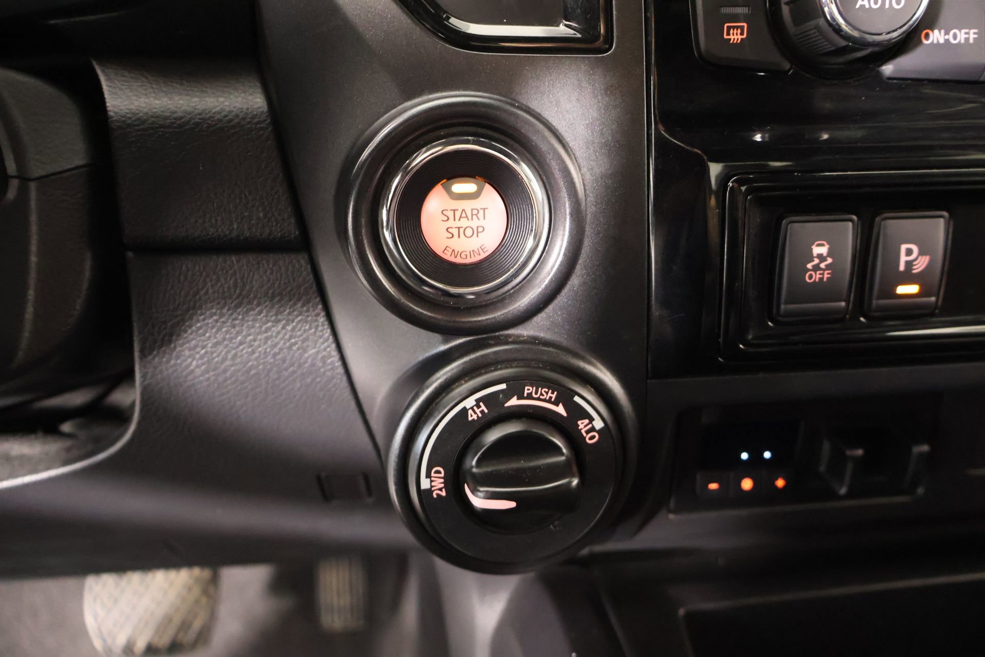 Used 2021 Nissan Titan PRO-4X w/ Pro-4x Utility Package AWD/4WD image 7