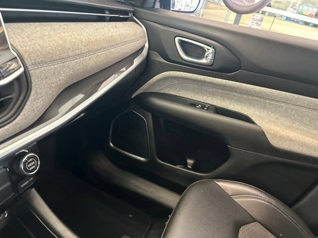 Used 2024 Jeep Compass Latitude AWD/4WD image 32