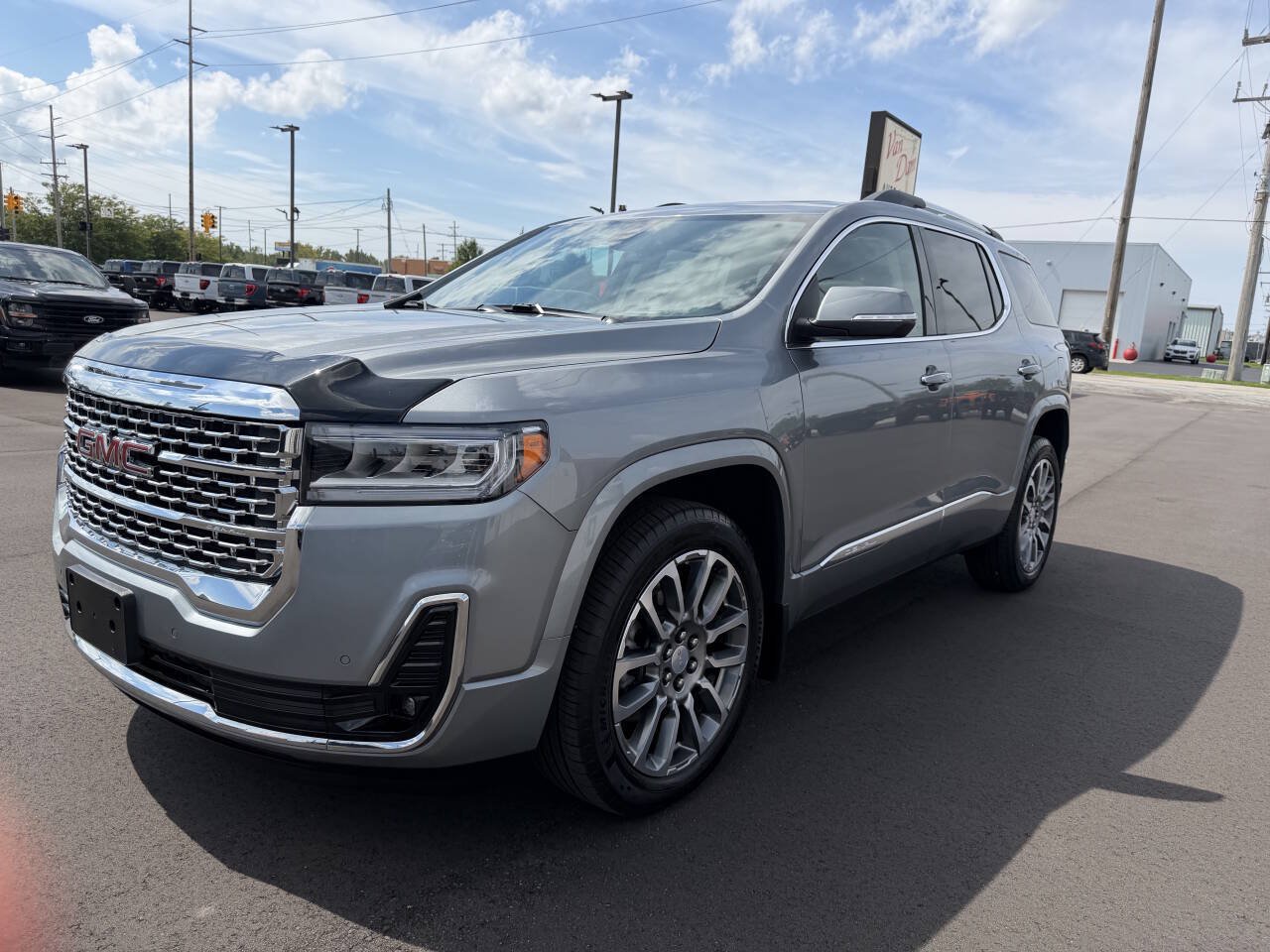 Used 2023 GMC Acadia Denali w/ Trailering Package AWD/4WD image 4