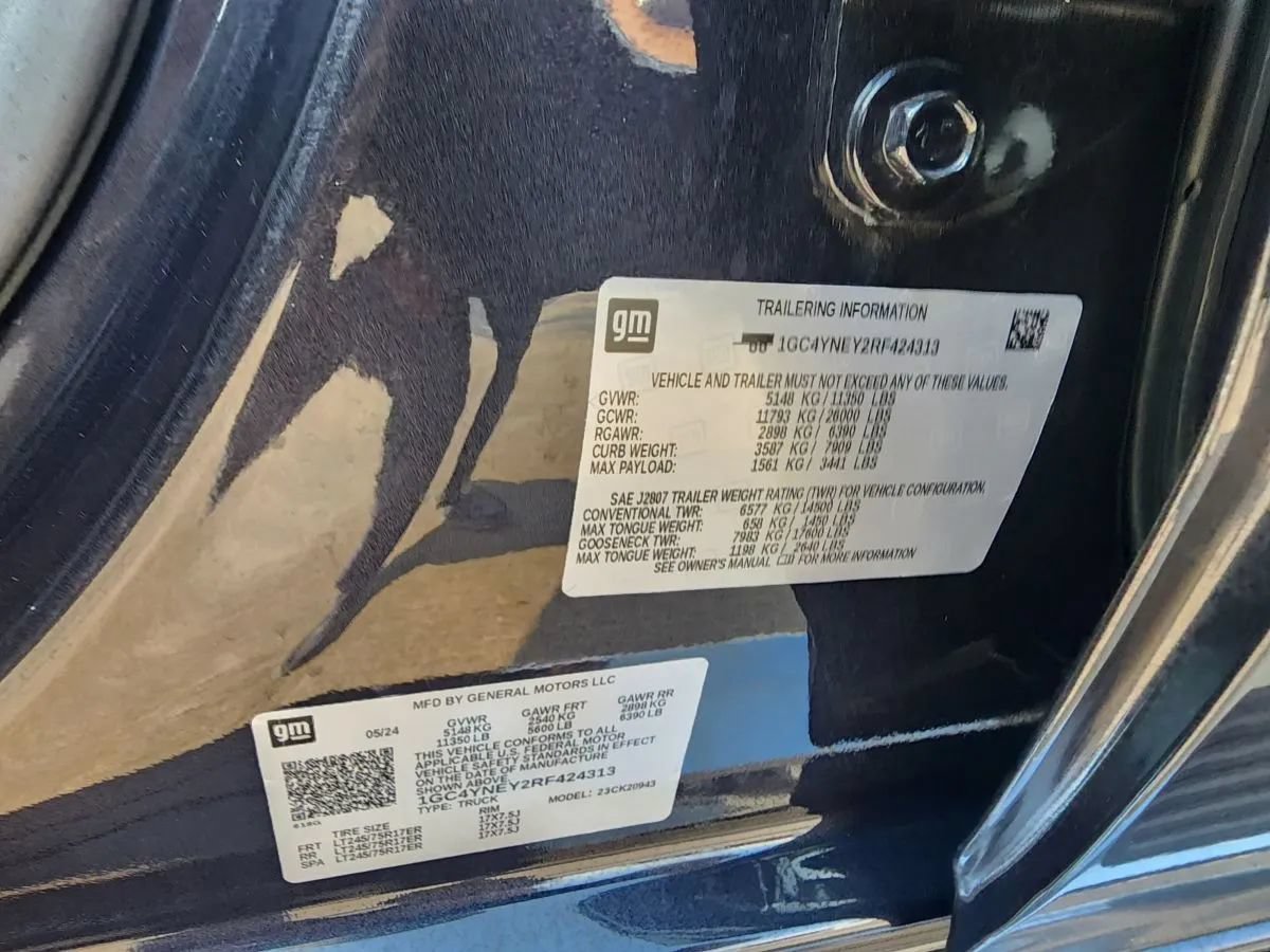 Used 2024 Chevrolet Silverado 2500 LT AWD/4WD image 17